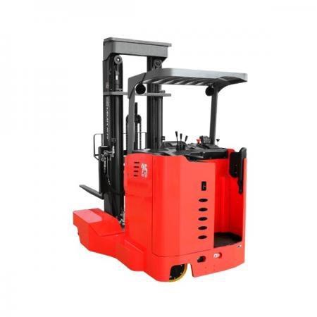 Full directional electric forklift